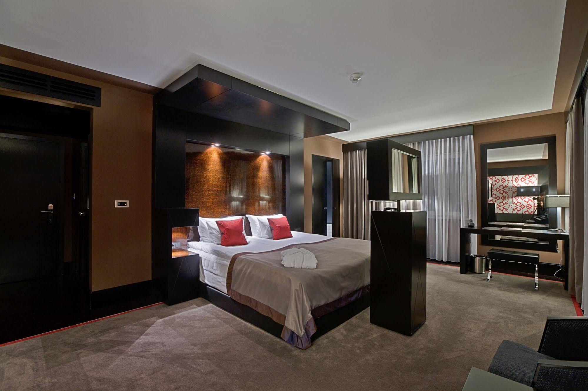Hotel Platinum Palace Boutique & 5*
